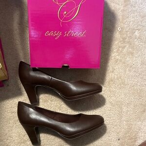 Easy Street Women's Dark Brown Heels